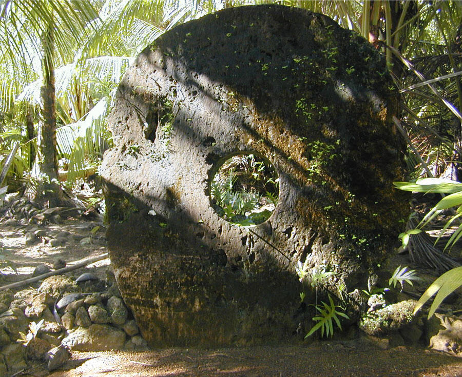 Sejarah dan Fungsi Uang Batu Rai di Pulau Yap &#91;Kompetisi KGPT&#93;