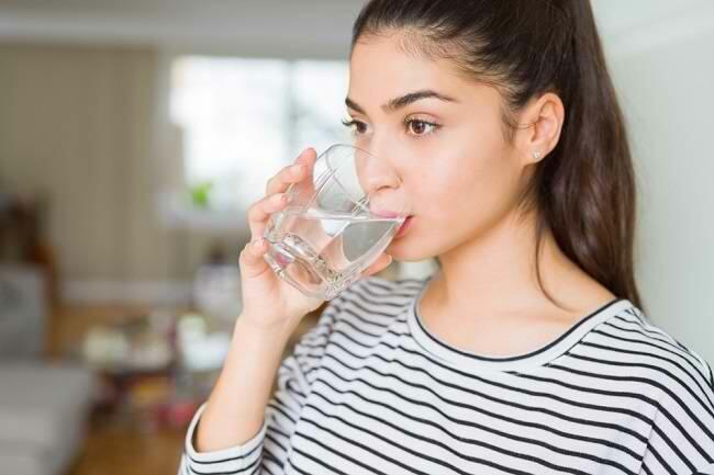 Minum Air Putih sangat Baik namun Jika Berlebihan Tubuh Overhidrasi, Ini 7 Tandanya!