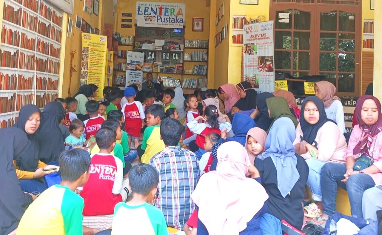Berkiprah di Taman Bacaan, Ternyata Mampu Membersihkan Hati