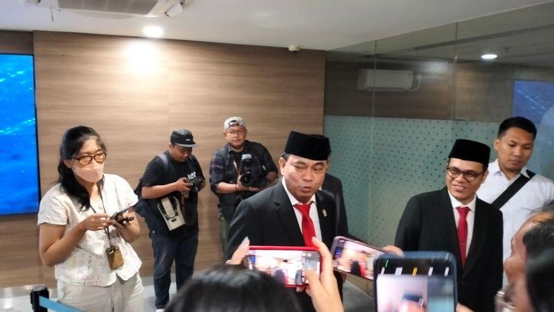 Merangkap Ketum Projo, Menkominfo Budi Klaim Akan Netral