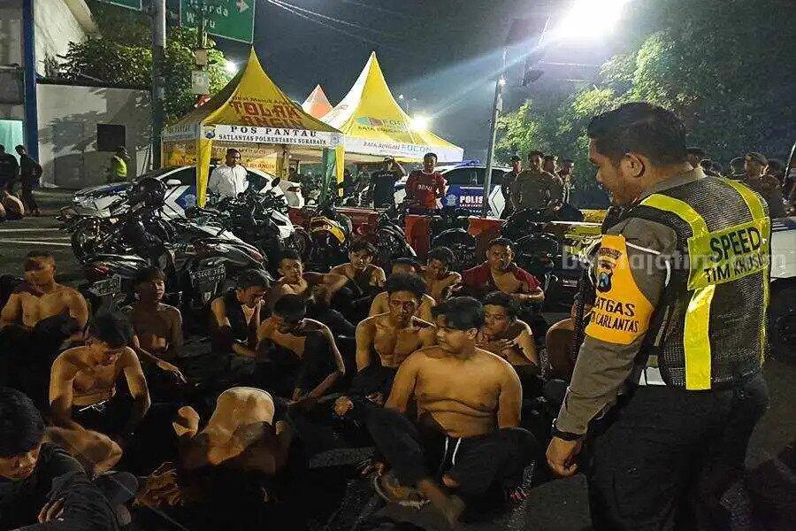 Puluhan Pesilat Konvoi dari Sidoarjo Ditangkap Polrestabes Surabaya