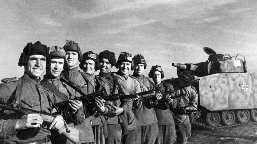 Apocalypse World War 2: Katyusha Lagu Gadis Ditinggal Pergi Pacarnya ke Medan Perang!