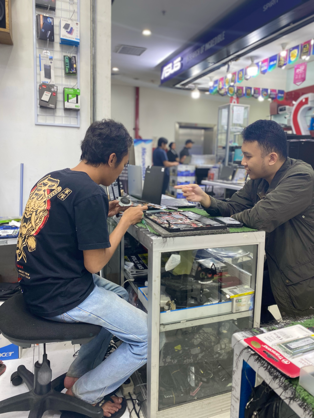SERVIS LAPTOP, JUAL DAN BELI BEC BANDUNG