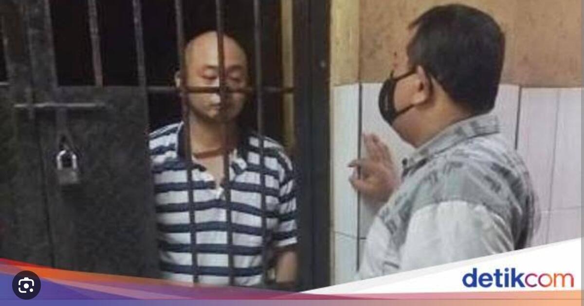 Ditanya soal Desain Baju Kampanye Ganjar Hitam Putih, Jokowi Bilang Begini