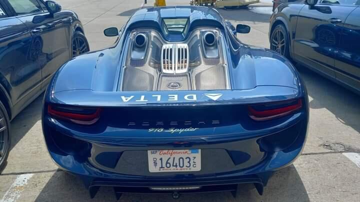 Eksklusif, Porsche 918 Spyder Digunakan Sebagai Shuttle Bandara Oleh Delta Airlines