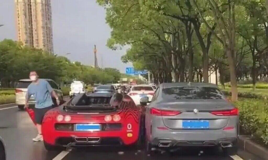 Pengemudi Bugatti Veyron di China Tabrak BMW Akibat Tidak Dikasih Potong Jalur