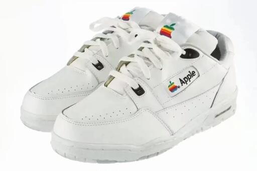 Psst Ternyata Apple Pernah Membuat Sneaker, Ini Rupa dan Harganya Selangit, Gan!