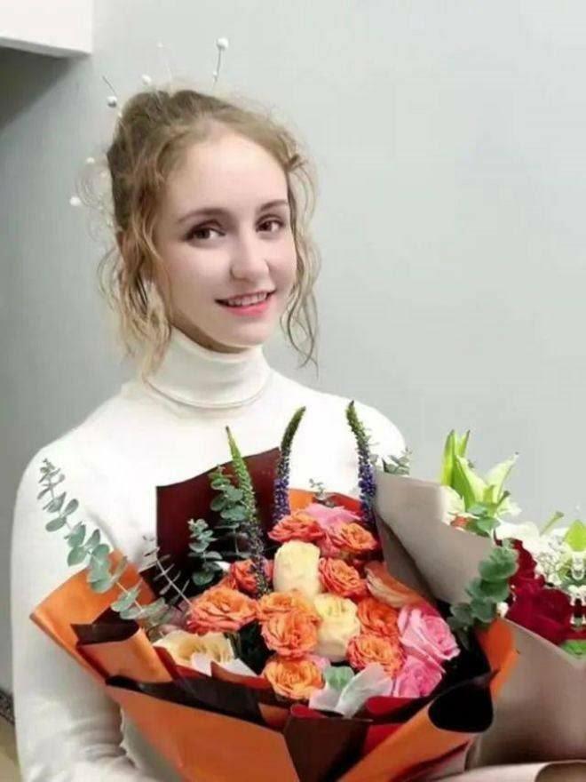Kisah Pemuda asal China Memiliki Istri Bule Cantik, Kebaikan Pasti Dibalas Kebaikan!