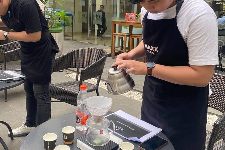 Ingin Belajar Racik Kopi? Yuk Ikuti Kelas Kopi dari Maxx Coffee