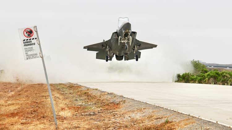 Optimalkam Kemampuan STVOL, F-35B Latihan Mendarat dan Lepas Landas dari Jalan Raya