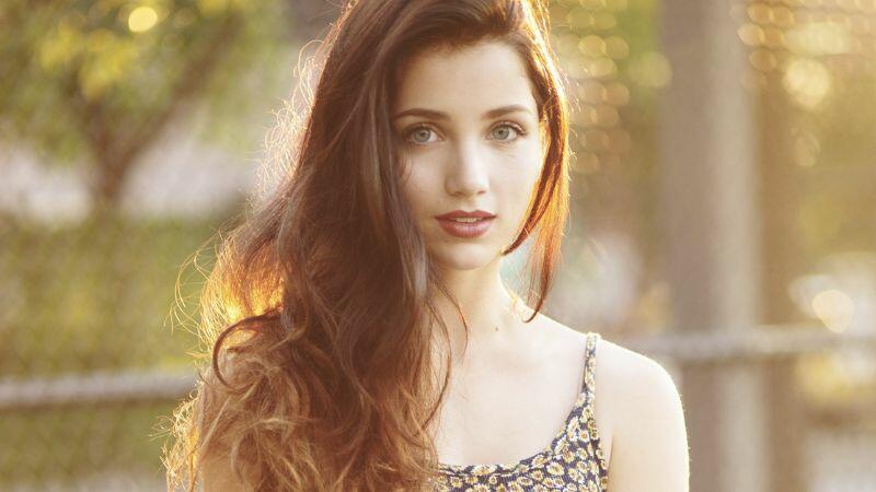 5 Potret Cantik Emily Rudd, Pemeran Nami di One Piece Live Action! Cocok Gak?