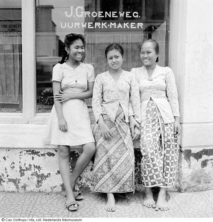 Tiga Wanita