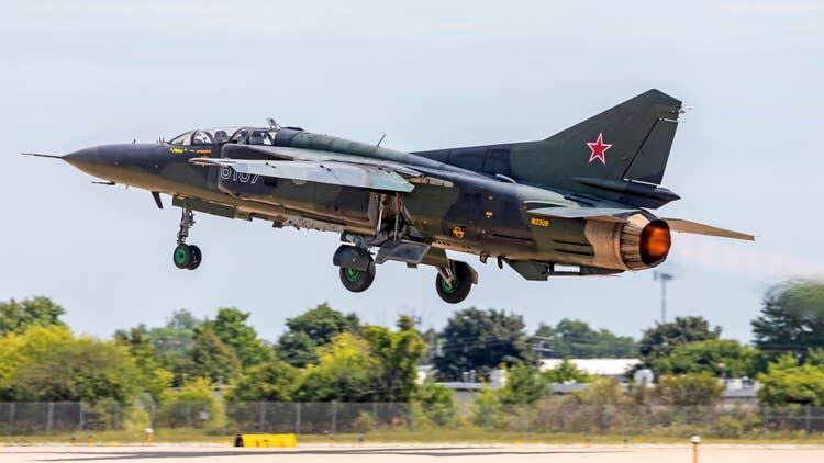 MiG-23 Flogger Milik Pribadi Jatuh di Michigan, Kedua Pilot Selamat