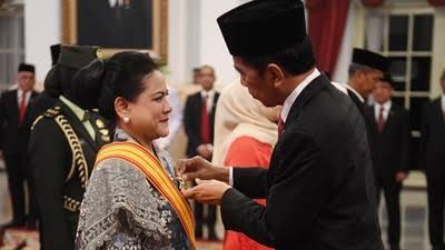 Ibu Iriana Dianugerahi Gelar Adipradana, Apa Sih Perannya? &#91;Kompetisi KGPT&#93;