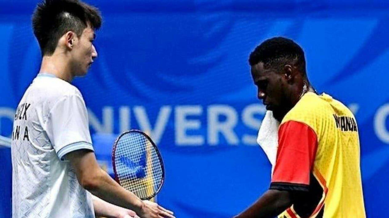 Sportif! Pebulutangkis China Pinjamkan Raketnya Ke Atlet Uganda yang Raketnya Rusak