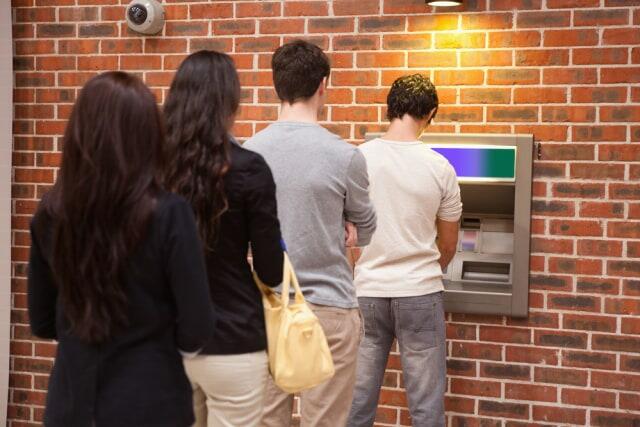 ATM Bank Eror Diserbu Nasabah, Bisa Tarik Uang Jutaan Meski Tak Punya Saldo