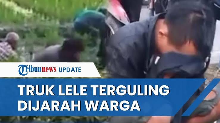 Ternyata Mental Maling Sudah Ada Dari Lapisan Bawah, Truk Bawang Dijarah Massa Warga!