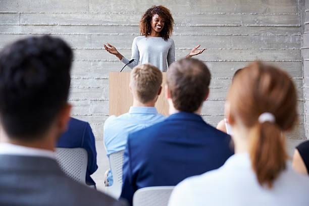 Kunci Sukses Presentasi Anda: 8 Tips Public Speaking