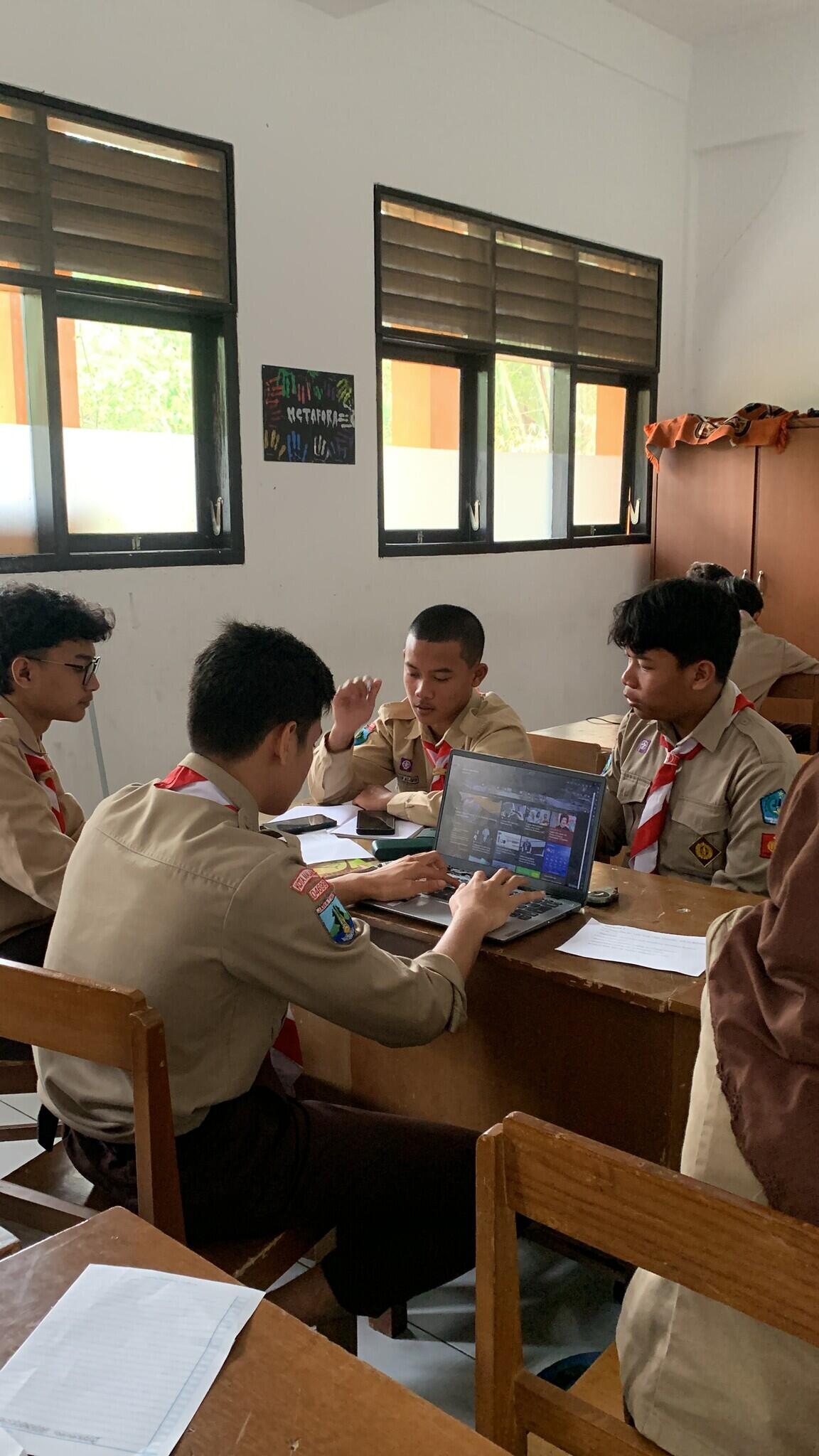 Pembuatan Karya Ensiklopedia oleh Mahasiswa PKL UMM