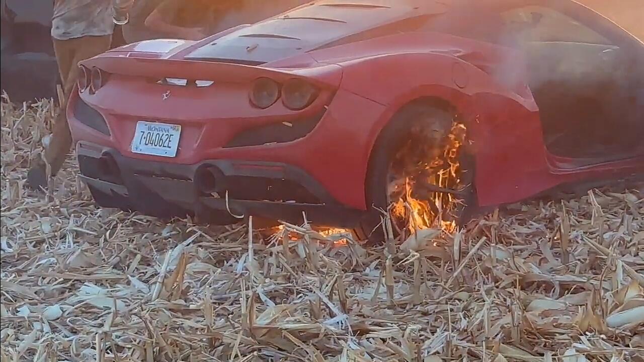 Ferrari F-8 Tributo Milik Youtuber Terbakar, Saat Membuat Konten di Ladang Jagung