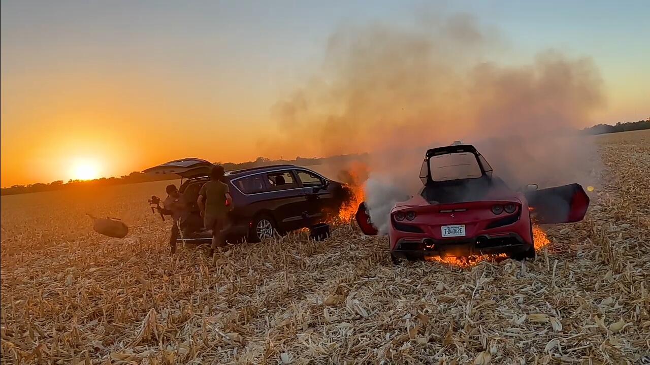 Ferrari F-8 Tributo Milik Youtuber Terbakar, Saat Membuat Konten di Ladang Jagung