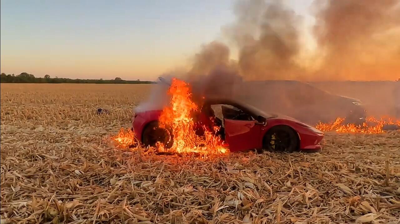Ferrari F-8 Tributo Milik Youtuber Terbakar, Saat Membuat Konten di Ladang Jagung