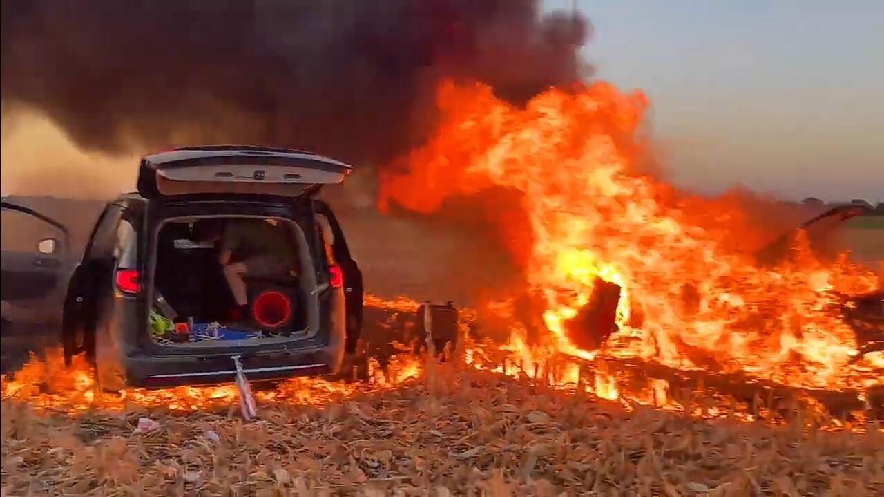 Ferrari F-8 Tributo Milik Youtuber Terbakar, Saat Membuat Konten di Ladang Jagung