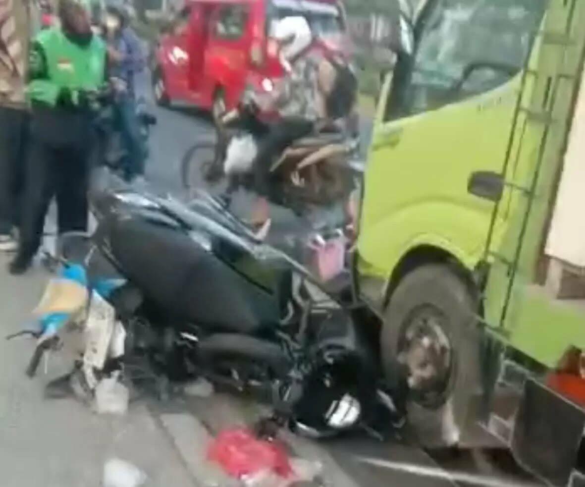 Pemotor Lawan Arah yang Tertabrak Truk Terancam Penjara, Sudah Jatuh Tertimpa Tangga!