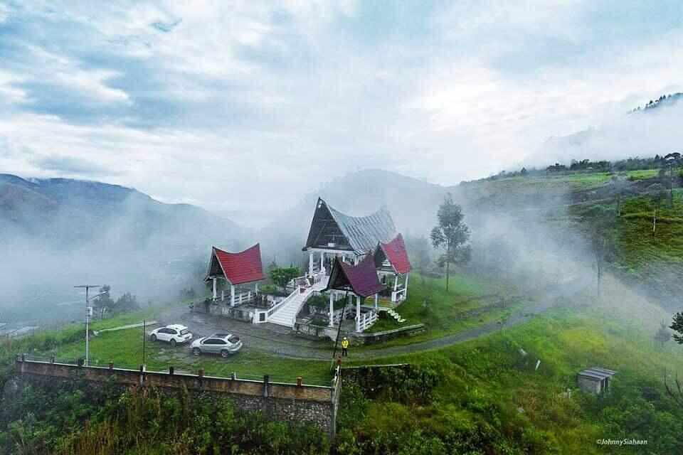 Mengenal Lebih Dekat Pesona Samosir: Sebuah Catatan Perjalanan