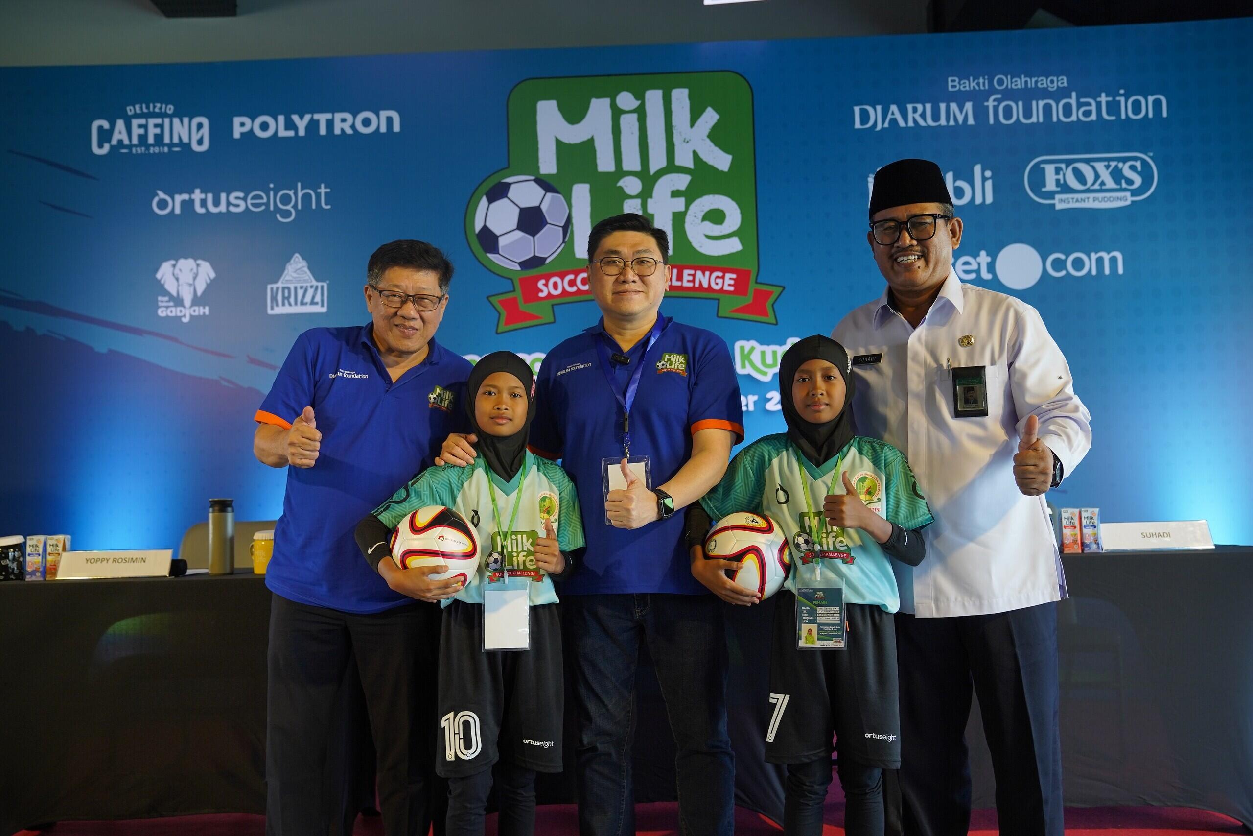 Ribuan Siswi Madrasah Ibtidaiyah dan SD Ikuti MilkLife Soccer Challenge 