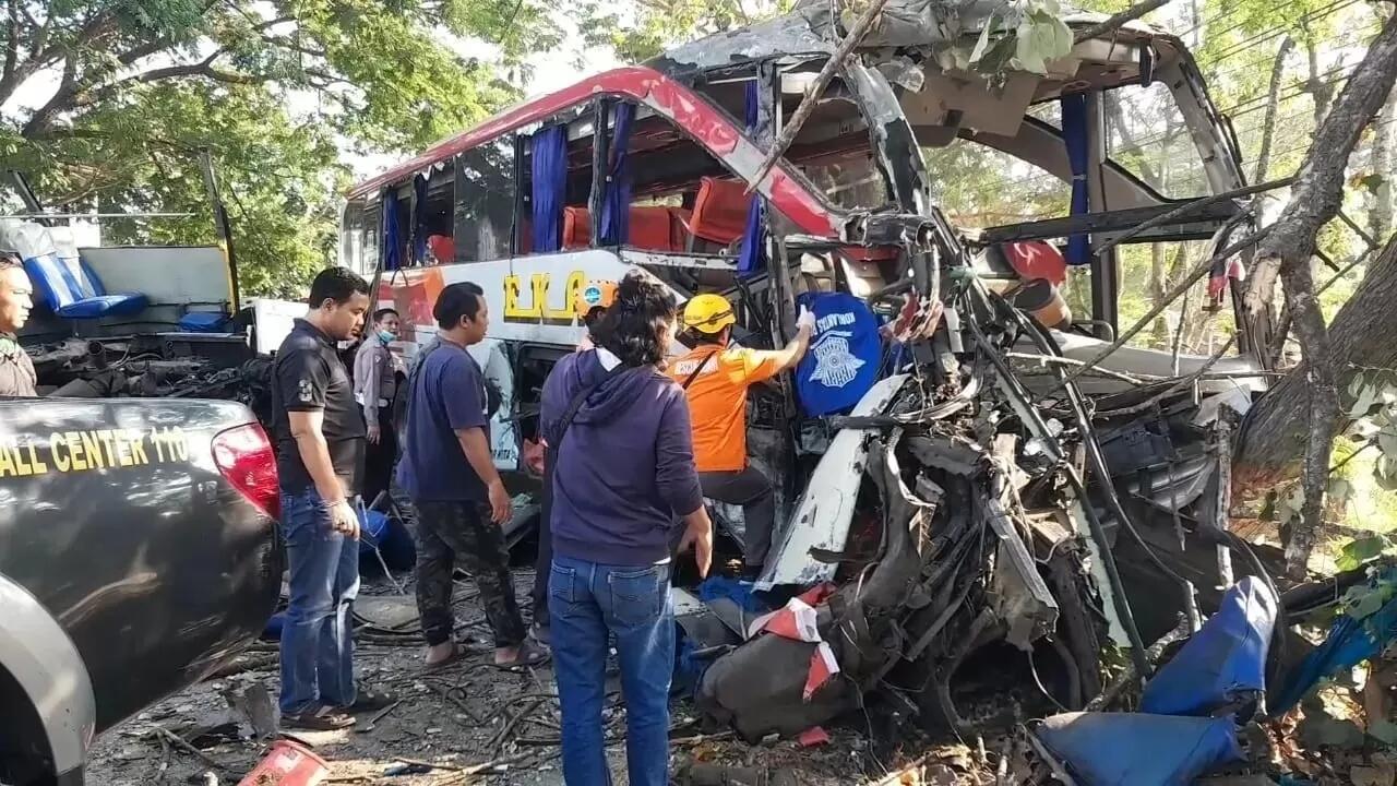 Bus Eka dan Sugeng Rahayu Beradu di Ngawi, Tiga Orang Tewas