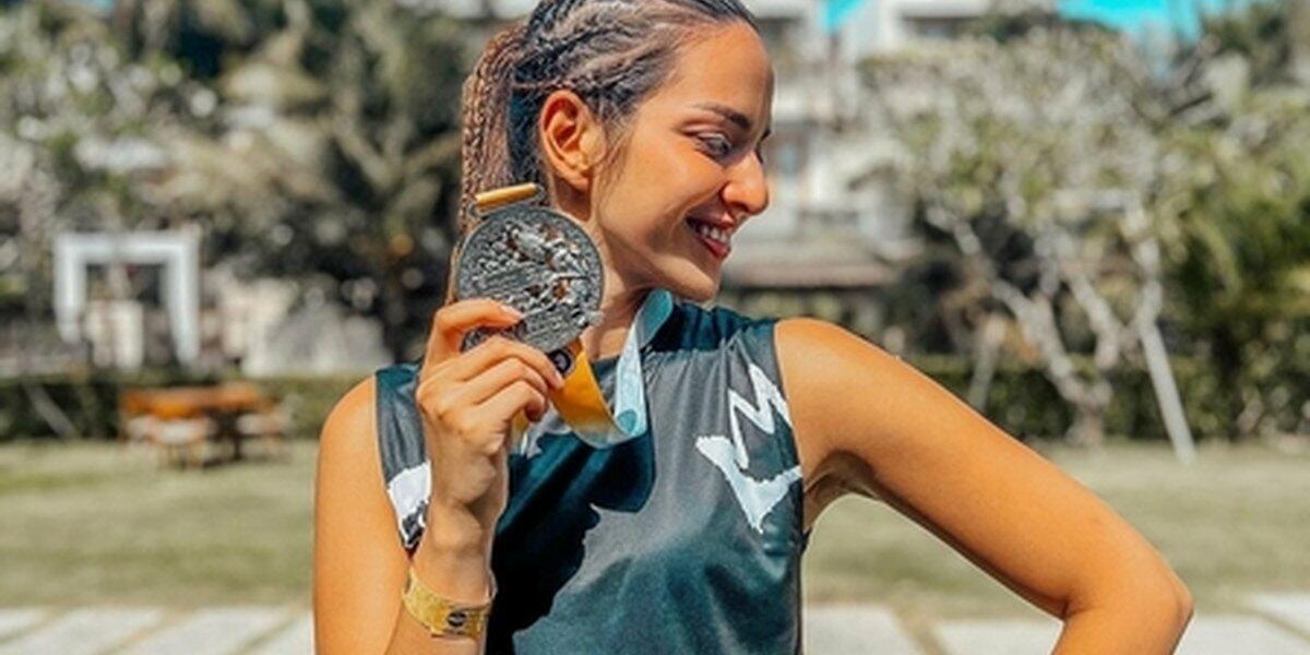 Inspiratif! 10 Potret Nia Ramadhani Mengikuti Half Marathon di Bali, Kayak Boneka