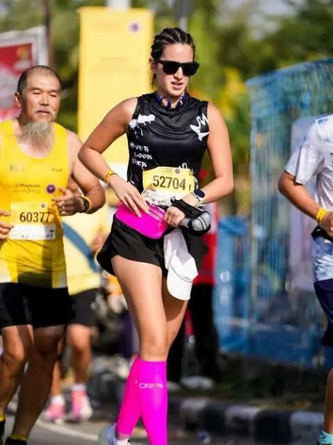 Inspiratif! 10 Potret Nia Ramadhani Mengikuti Half Marathon di Bali, Kayak Boneka