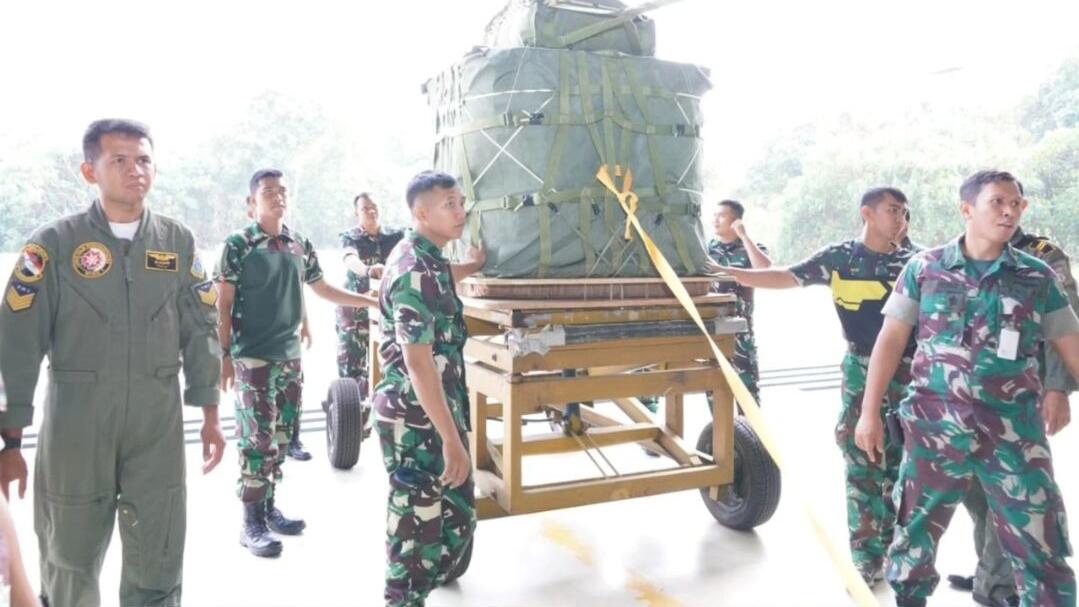 TNI AU Uji Coba Darat Parachute Cargo Delivery System di Pesawat CN-295