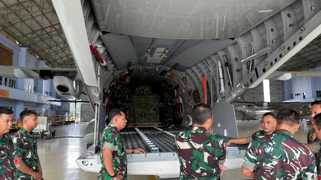 TNI AU Uji Coba Darat Parachute Cargo Delivery System di Pesawat CN-295