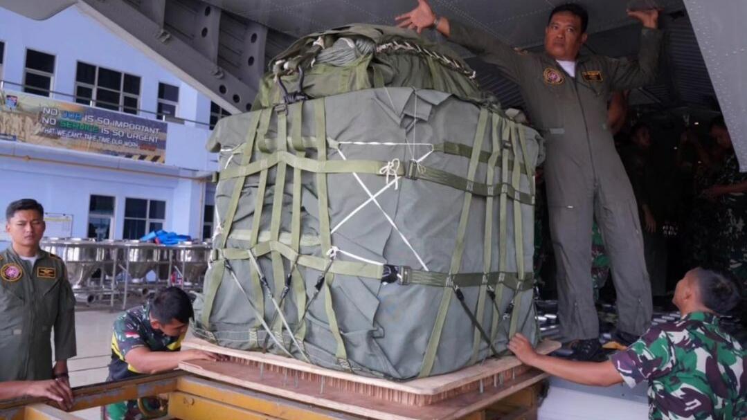 TNI AU Uji Coba Darat Parachute Cargo Delivery System di Pesawat CN-295