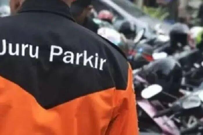 Tak Mau Bayar Parkir, Pria Ini Dikeroyok Gerombolan Tukang Parkir! Siapa yang Salah?