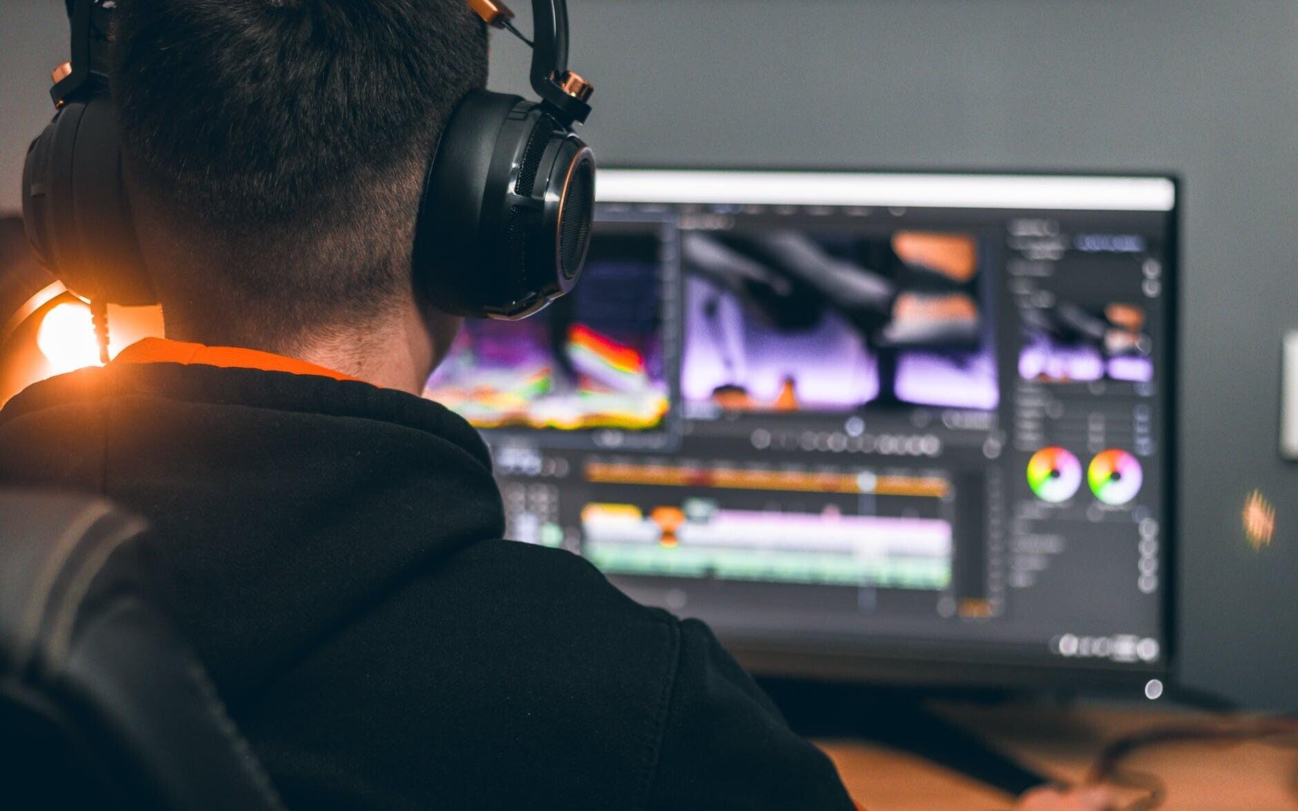Trik Editing Foto Wisuda yang Bikin Kamu Terlihat Seperti Bintang!