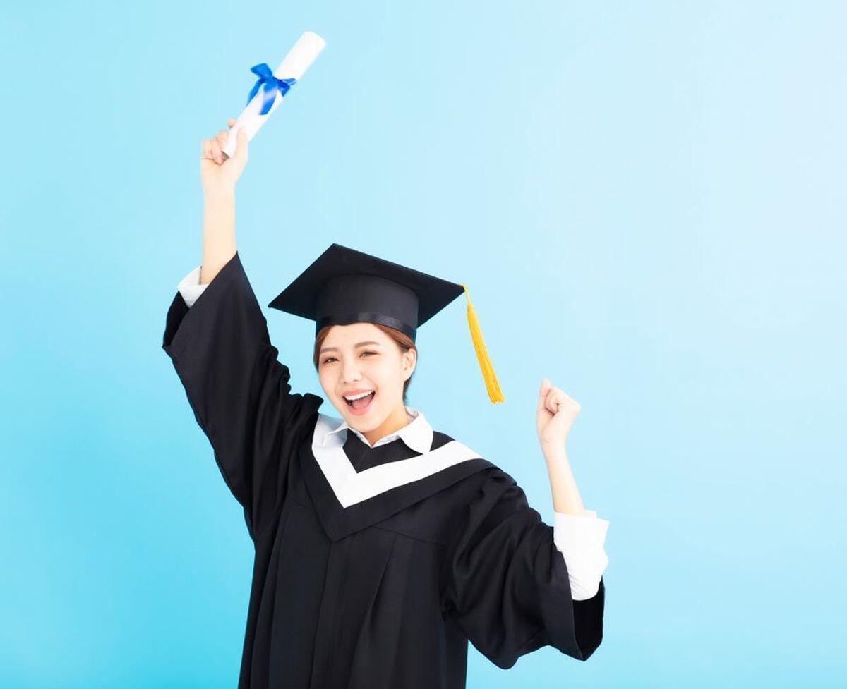 Trik Editing Foto Wisuda yang Bikin Kamu Terlihat Seperti Bintang!