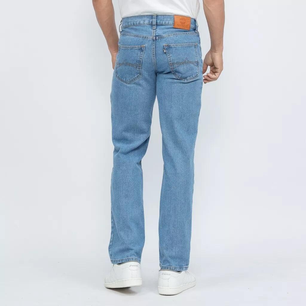 9 Rekomendasi Celana Jeans Reguler Brand Lokal, Cuma 100 Ribuan!