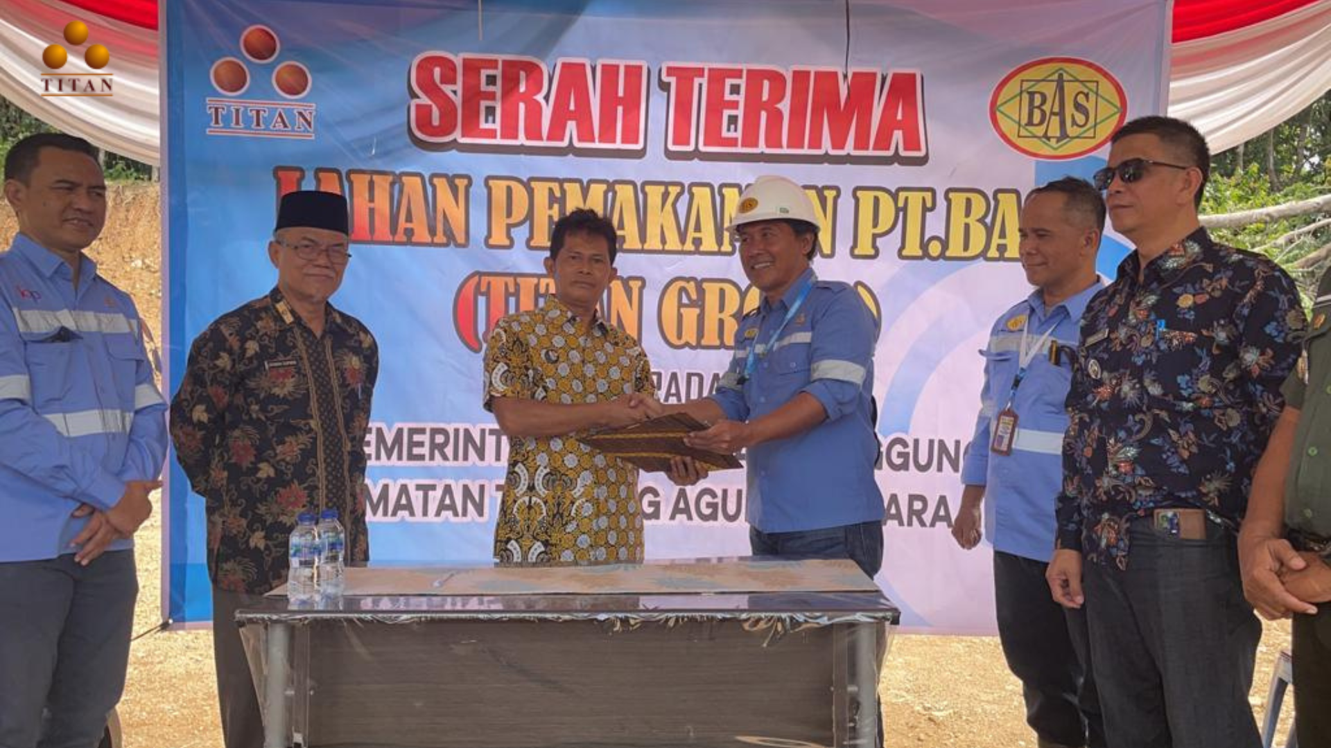 PT BAS Titan Group Hibahkan Lahan Pemakaman untuk Desa Pulau Panggung