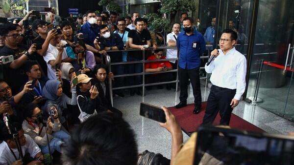 Cak Imin Pakai Mikrofon Usai Jadi Saksi, Ini Kata KPK