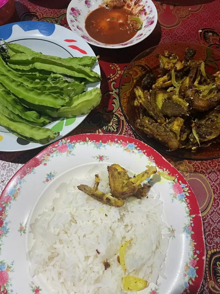 Makan Burung Merpati Goreng untuk Kecantikan, Wanita Ini Ditegur Pecinta Hewan!