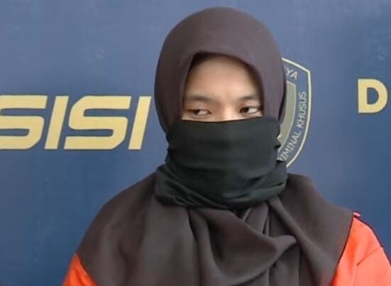 Kalau Sudah Ketangkep Aja Pakai Jilbab, Pas Bikin Film Dewasa Jilbab Ke Mana?