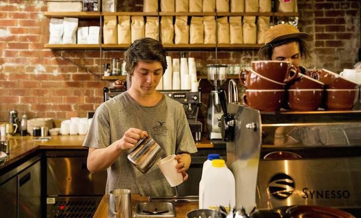 Panduan Menjadi Barista untuk Pemula, Meracik Kopi dengan Keahlian dan Gaya