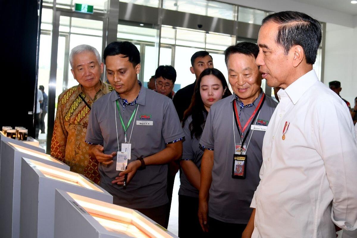 Jokowi Kunjungi Pabrik Sel Baterai Hyundai, Apakah Kendaraan Listrik Bisa Jadi Trend?