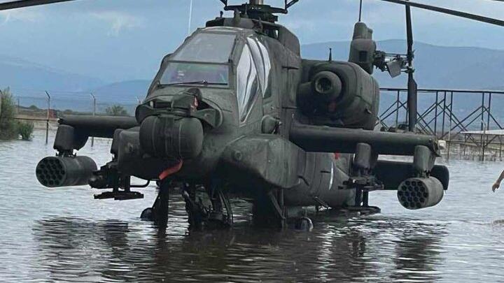 Diguyur Hujan Lebat, Sarang Helikopter Serang AH-64 Apache Milik Yunani Kebanjiran