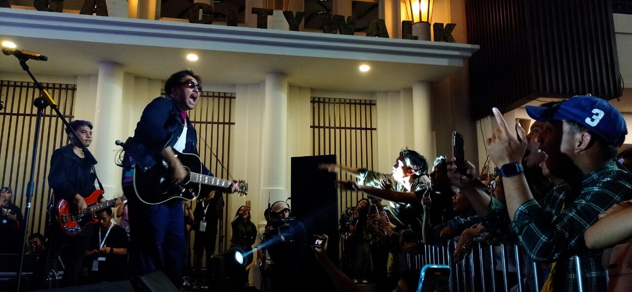 Gelaran Fandom Super Land Pecah !! David Bayu dan Erick Thohir Semarakkan Acara