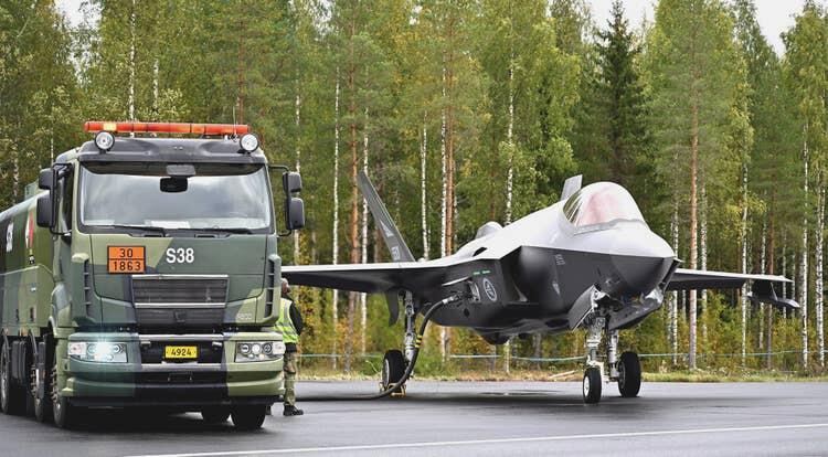 Untuk Pertama Kali, F-35A Berhasil Lepas Landas dan Mendarat di Jalan Raya