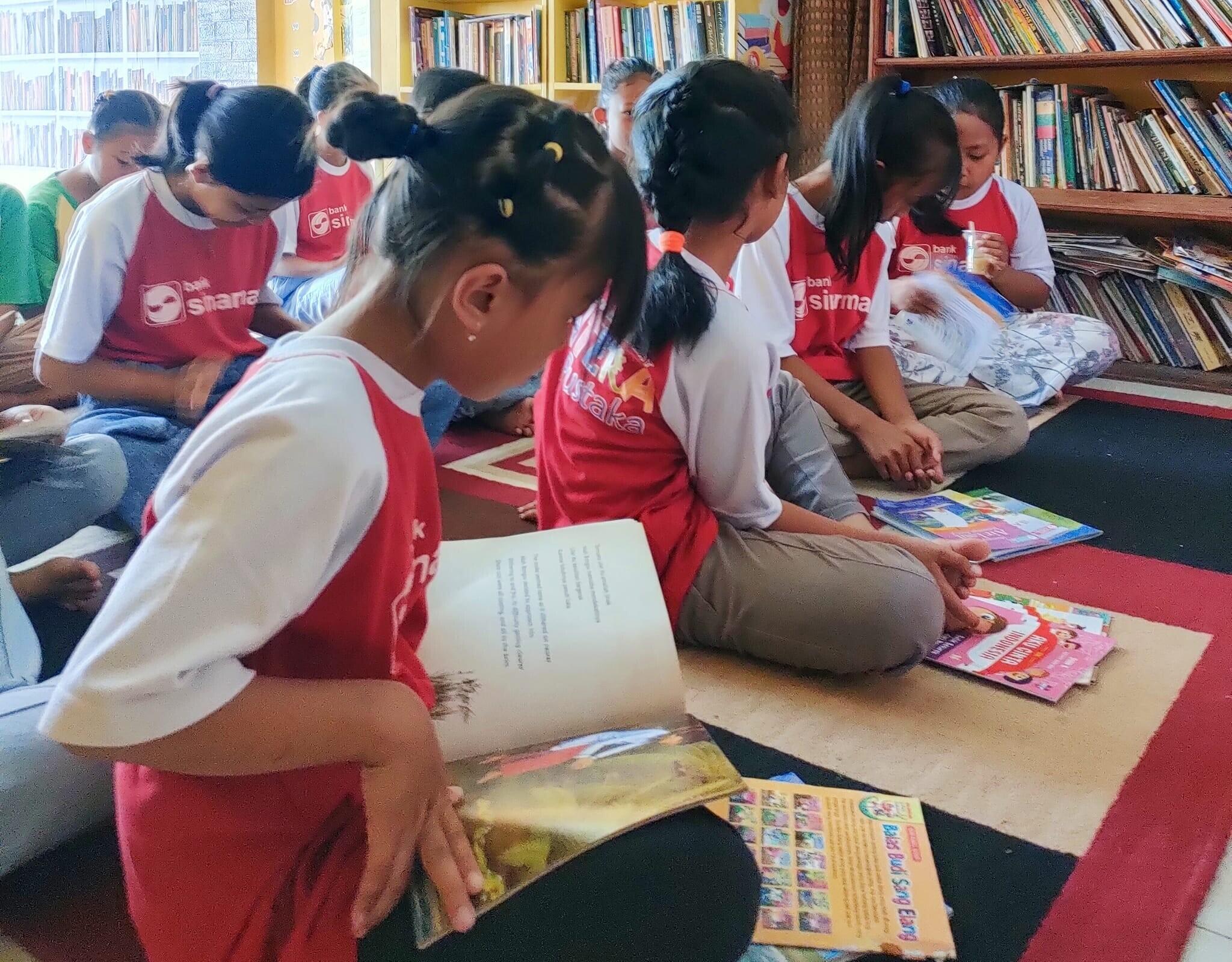 Kenapa Tidak Bangga pada Anak-anak Digital yang Membaca Buku?